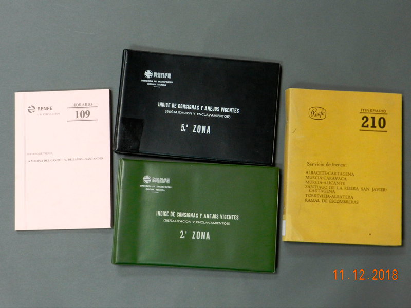 ndice de consignas y anejos vigentes (sealizacin y enclavamientos). 5 zona. RENFE. 1986. Signatura MR 041 / ndice de consignas y anejos vigentes (sealizacin y enclavamientos). 2 zona. RENFE. 1979. Signatura MR 041 / Itinerario 210. RENFE. 1968. Signatura MR 056 / Horario 109. RENFE UNE de Circulacin. 1994. Signatura MR 056