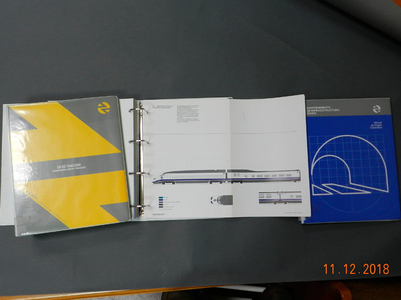 Un de traccin: Organigrama, misin y funciones. RENFE, 1996. Signatura IIIF 1238 / Manual de identidad corporativa: Largo recorrido RENFE. RENFE. 199? Signatura IIIF 1170 / Manual de identidad corporativa: Mantenimiento de Infraestructuras RENFE. RENFE. 199? Signatura IIIF 1169