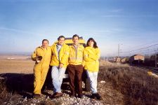 M Concepcin Garca Gonzlez, personal de Instalaciones de Seguridad Elctricas de RENFE, posando con otros compaeros montadores elctricos en Valdestillas (Valladolid) - 1995 - Valdestillas (Valladolid)