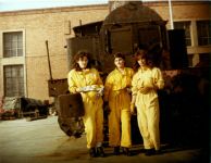 Alumnas del Curso de Adaptacin Ferroviaria (CAF) para oficial montador ajustador de entrada en talleres, posando en el depsito de Material Motor de Miranda de Ebro. - 1984 - Miranda de Ebro