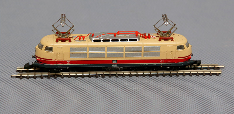 Modelo de locomotora elctrica