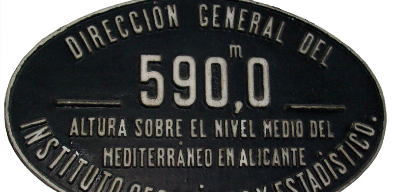 Placa de altitud de la estacin de Madrid-Delicias